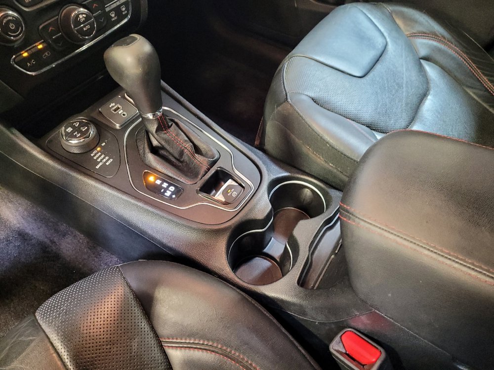 Used 2019 Jeep Cherokee Trailhawk image 26