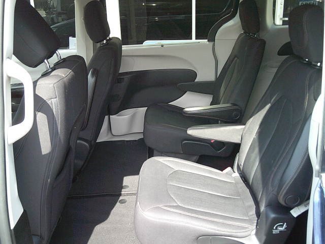 Used 2018 Chrysler Pacifica Touring Plus image 14