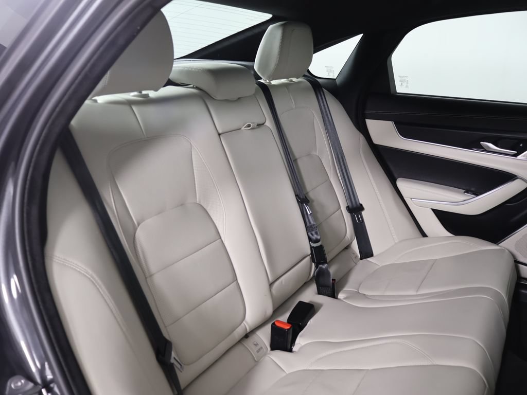 Used 2024 Jaguar XF R-Dynamic SE AWD/4WD image 34