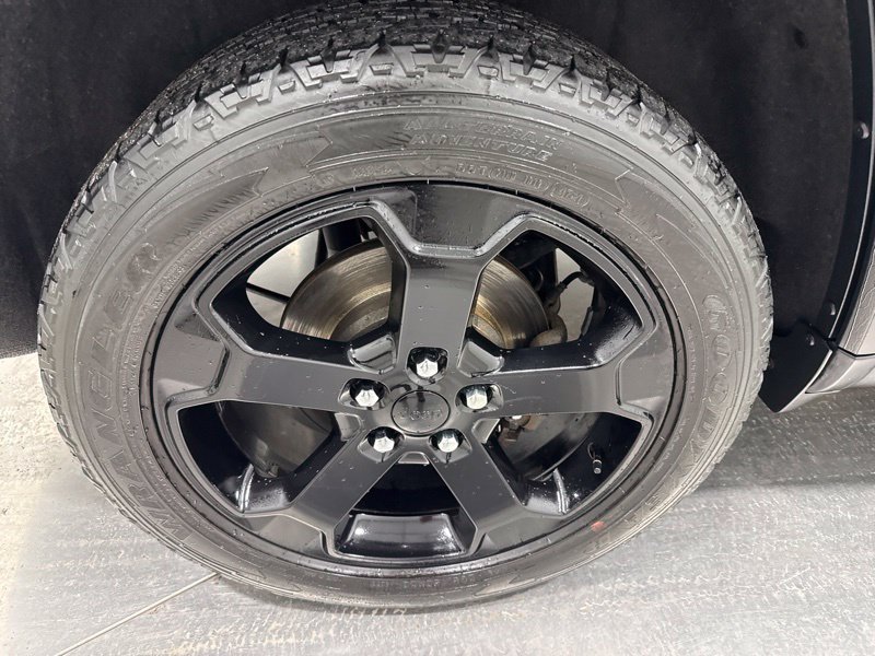 Used 2019 Jeep Grand Cherokee Laredo AWD/4WD image 8