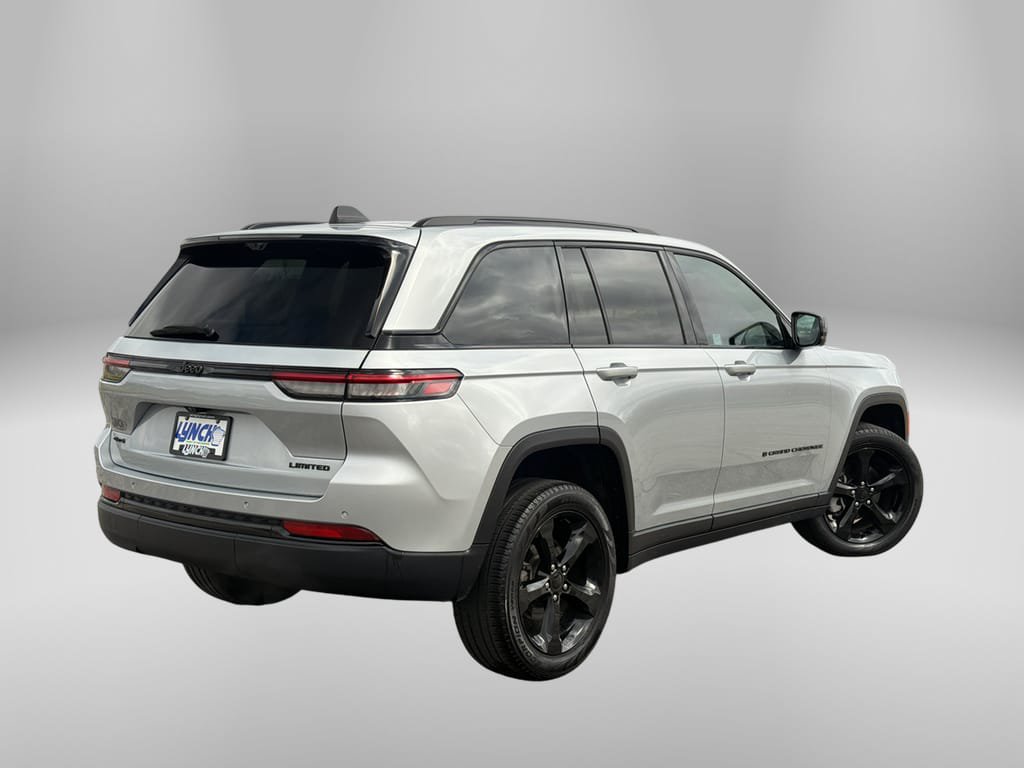 Used 2024 Jeep Grand Cherokee Limited w/ Luxury Tech Group II AWD/4WD image 4