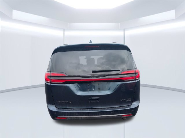 Used 2022 Chrysler Pacifica Limited w/ Uconnect Theater Family Group AWD/4WD image 4