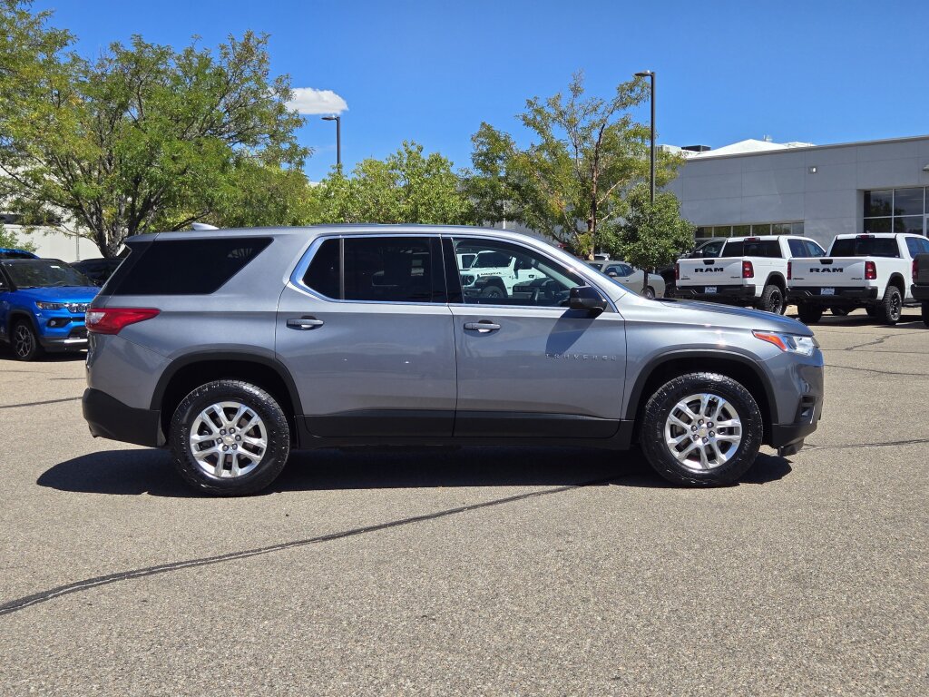 Used 2021 Chevrolet Traverse LS FWD image 2