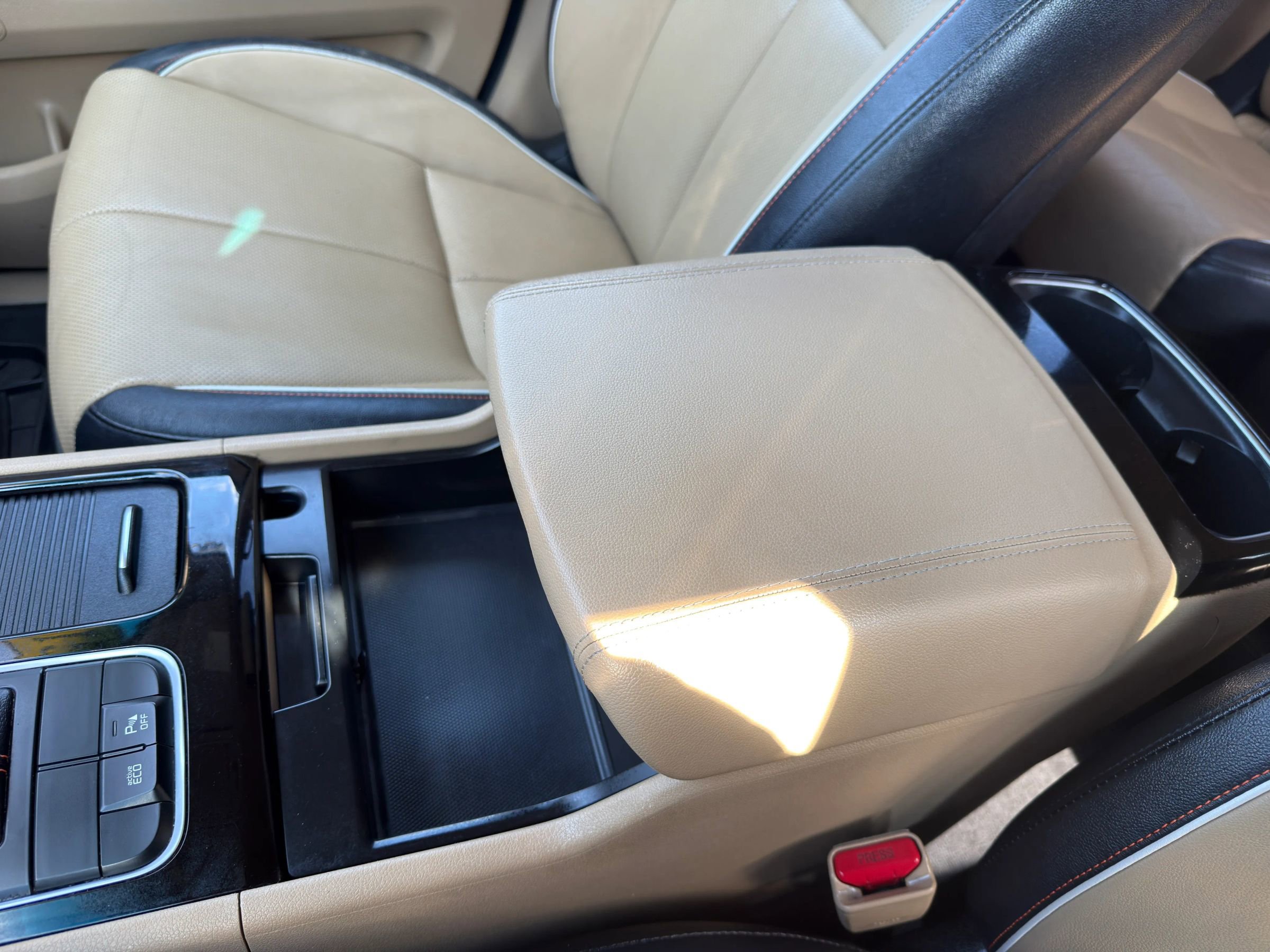 Used 2015 Kia Sedona EX FWD image 29
