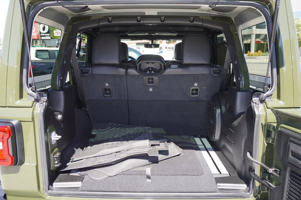 Used 2022 Jeep Wrangler Unlimited Rubicon w/ Xtreme Recon 35" Tire Package image 8