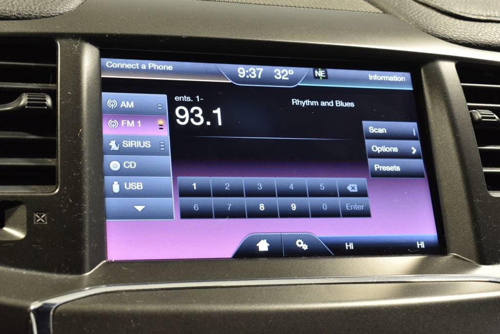 Used 2014 Lincoln MKS image 22