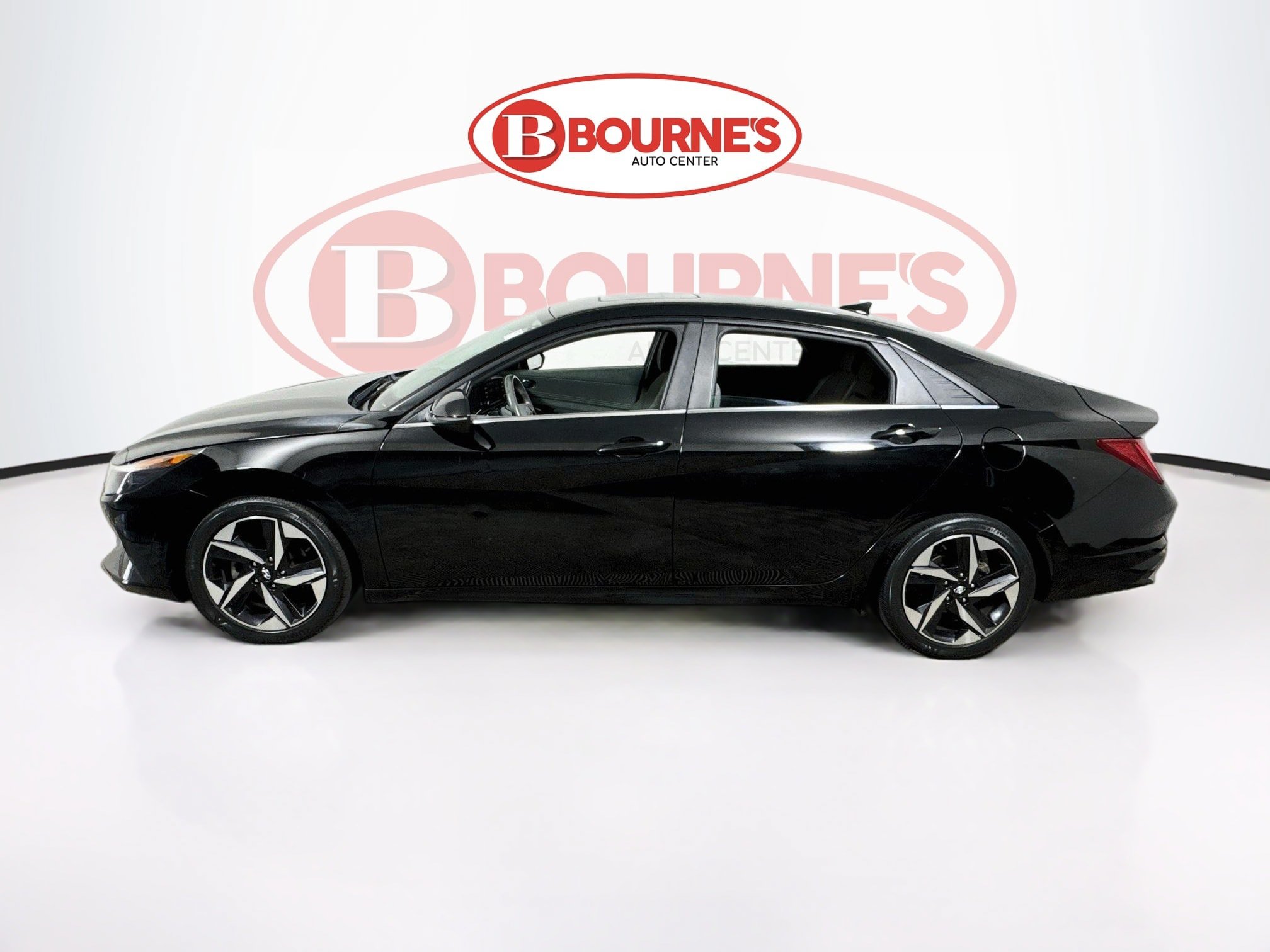 Used 2021 Hyundai Elantra SEL w/ Convenience + Premium Package FWD image 9