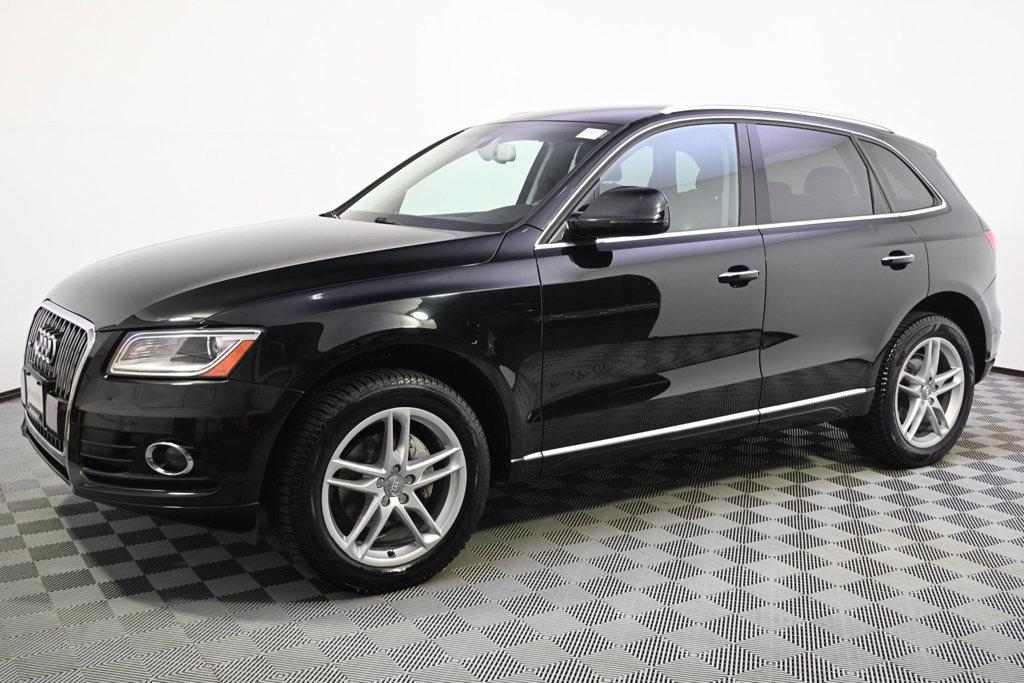 Used 2017 Audi Q5 2.0T Premium Plus w/ Technology Package AWD/4WD image 2