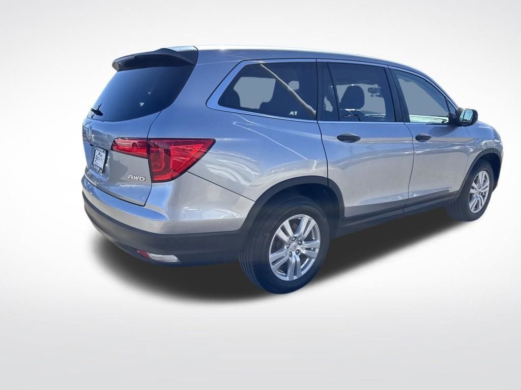 Used 2017 Honda Pilot LX image 5