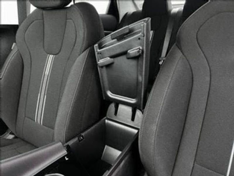 Used 2025 Hyundai Elantra Blue image 18