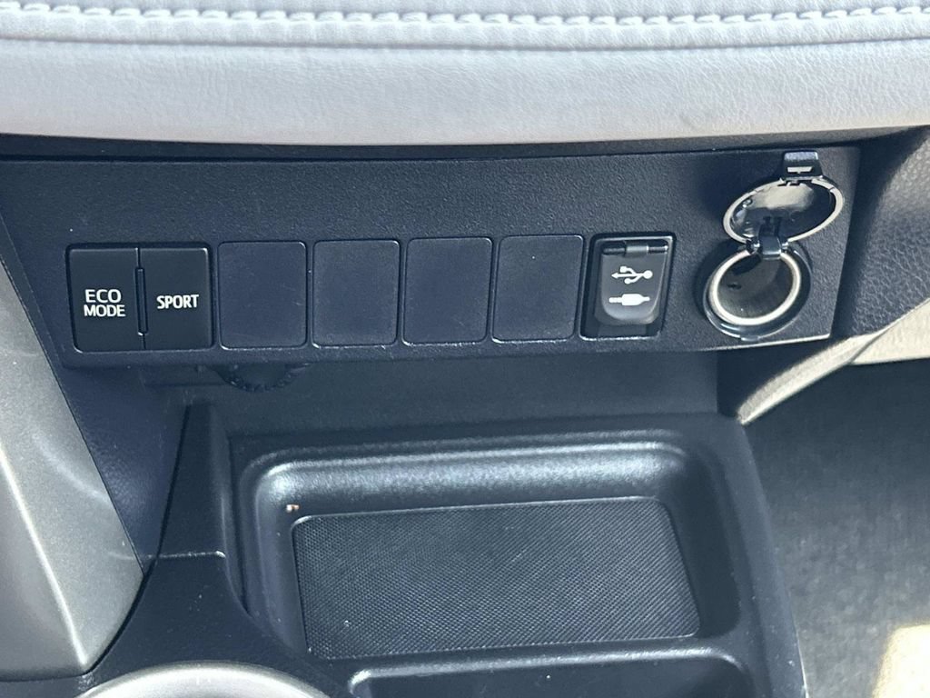 Used 2015 Toyota RAV4 XLE AWD/4WD image 38