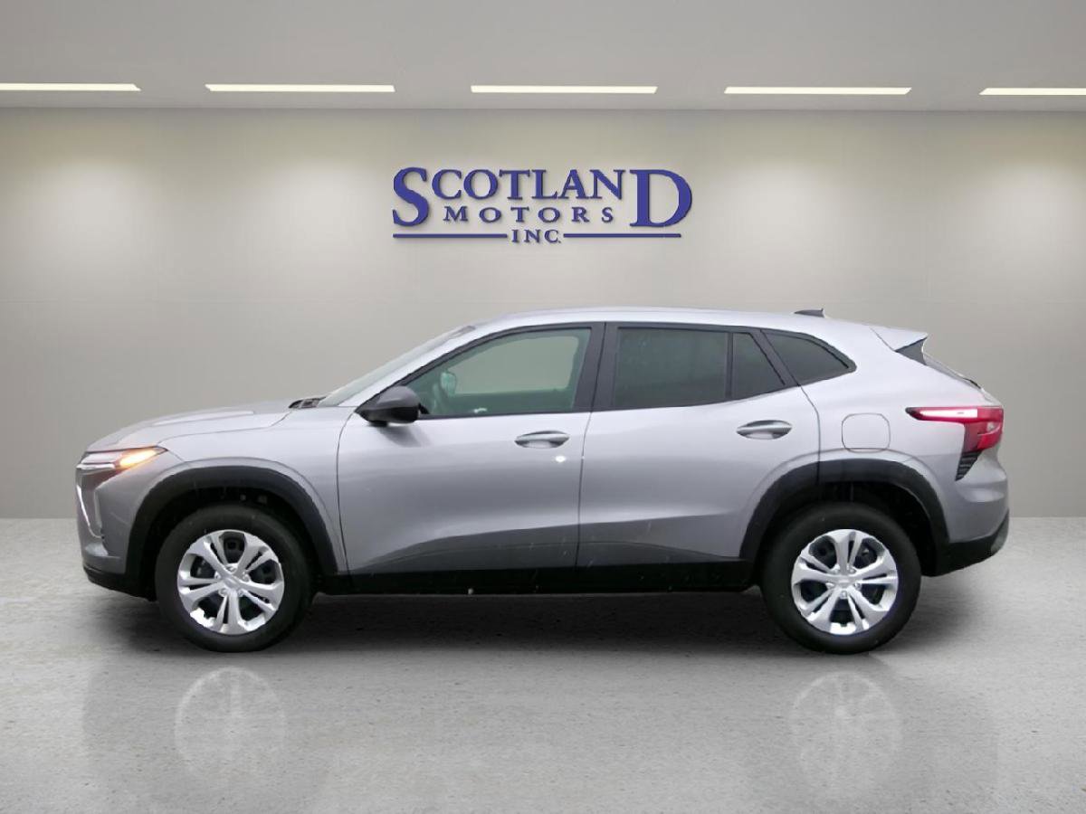 Used 2026 Chevrolet Trax LS w/ Driver Confidence Package image 1