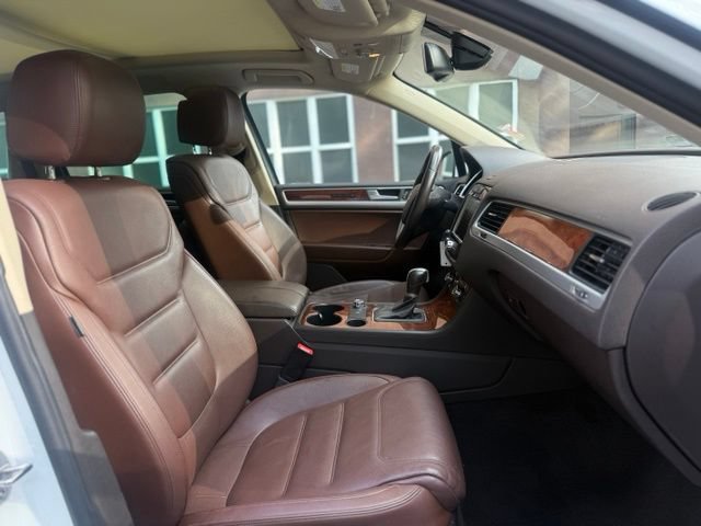 Used 2013 Volkswagen Touareg TDI AWD/4WD image 15