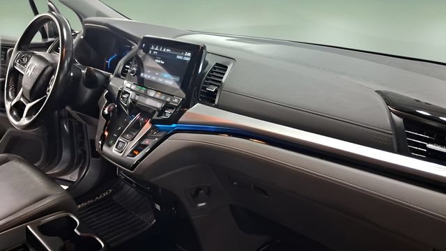 Used 2021 Honda Odyssey Touring image 17