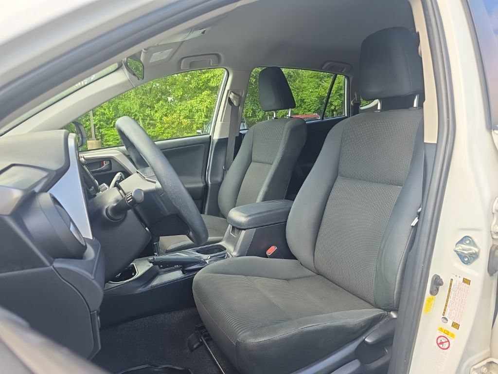 Used 2018 Toyota RAV4 LE w/ All Weather Liner Package FWD image 13