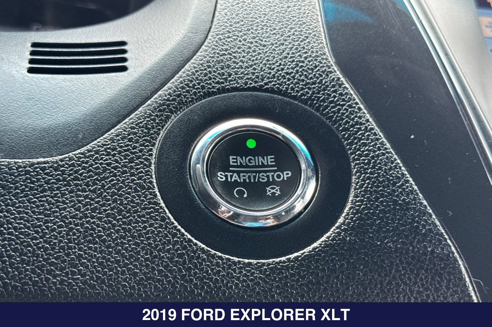 Used 2019 Ford Explorer XLT w/ Equipment Group 201A FWD image 24