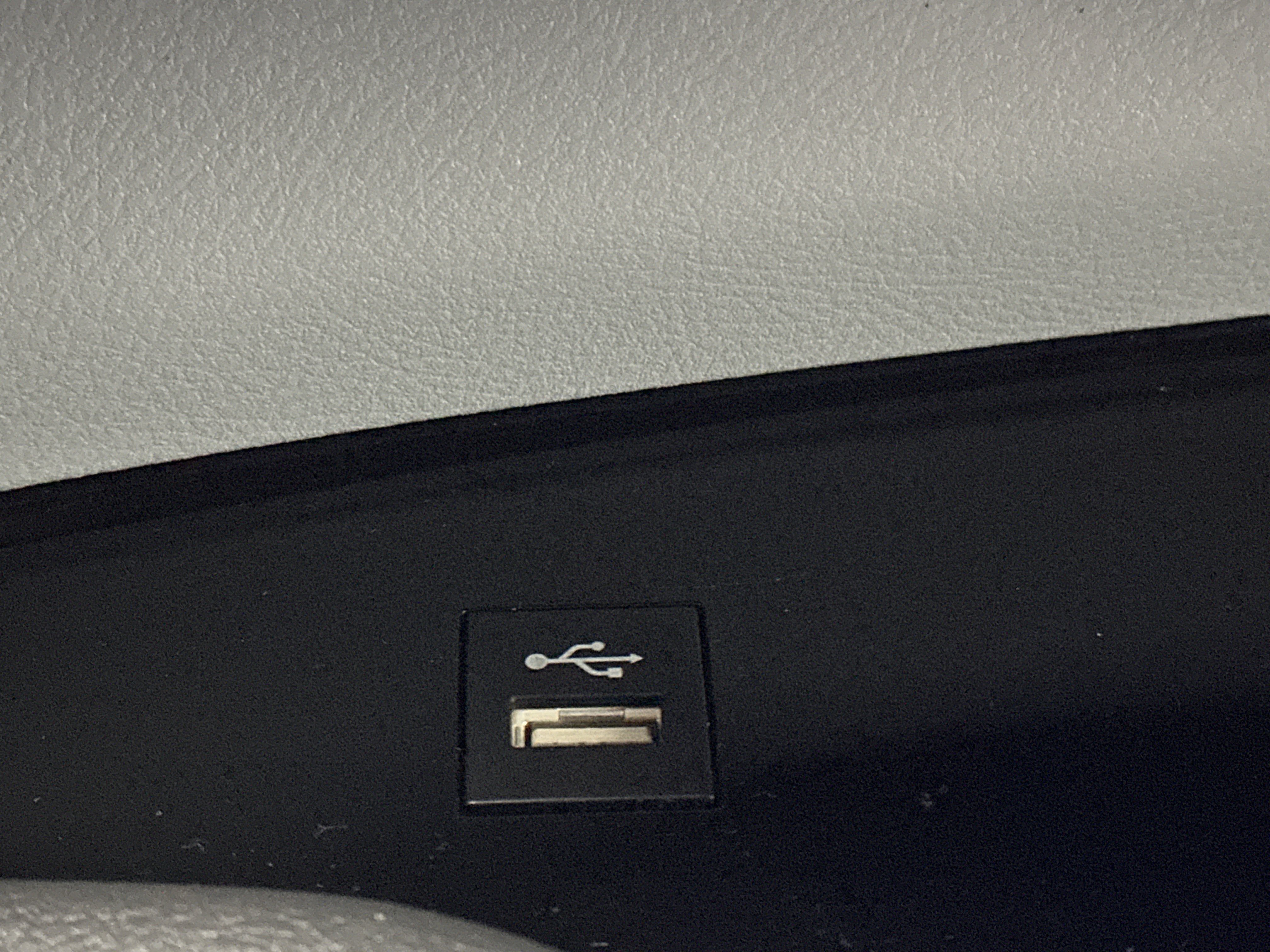 Used 2025 Toyota Sienna LE image 37