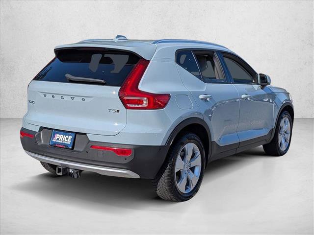 Used 2019 Volvo XC40 T5 Momentum image 5