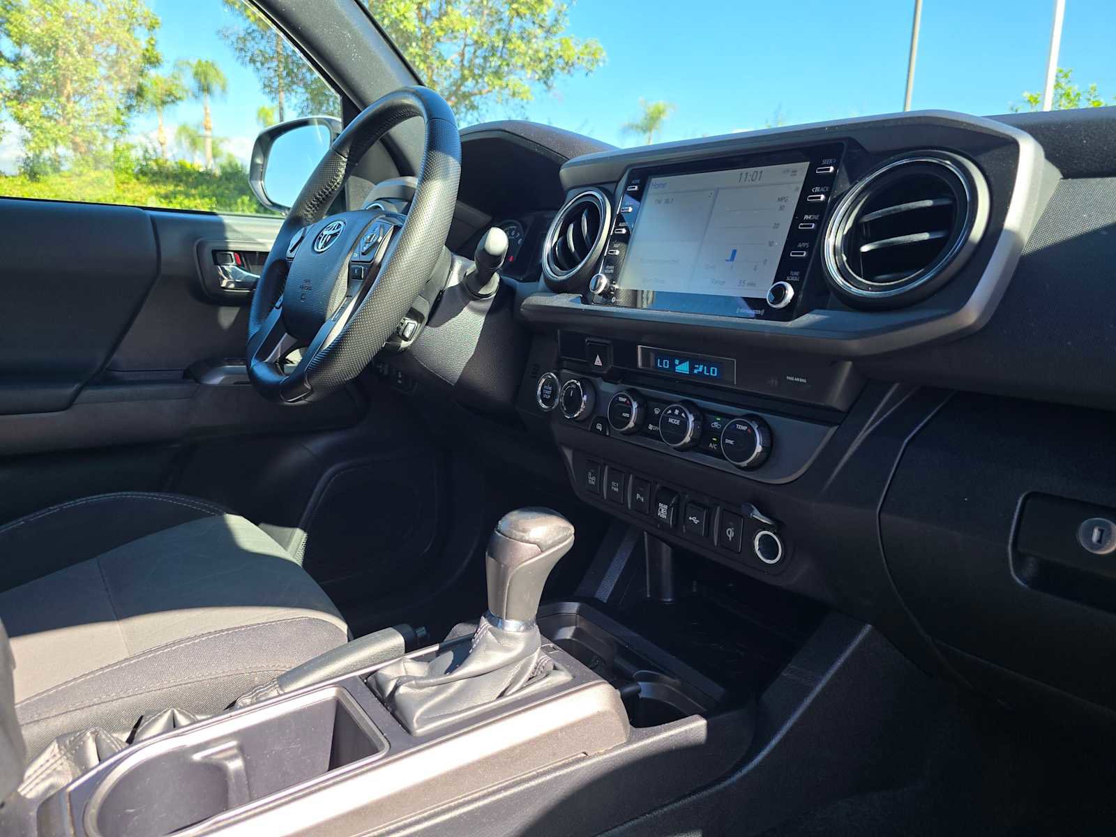 Used 2022 Toyota Tacoma TRD Off-Road image 10