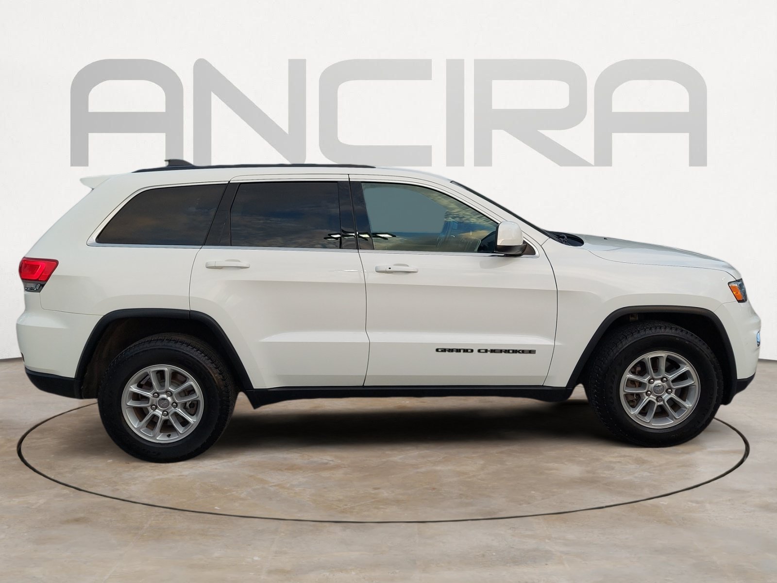 Used 2019 Jeep Grand Cherokee Laredo AWD/4WD image 11