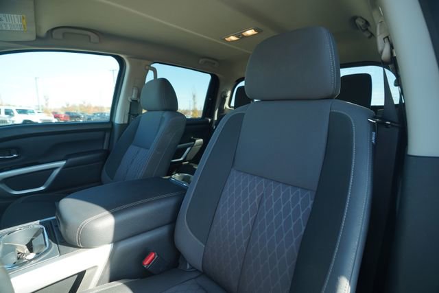 Used 2024 Nissan Titan SV w/ SV Convenience Package image 34