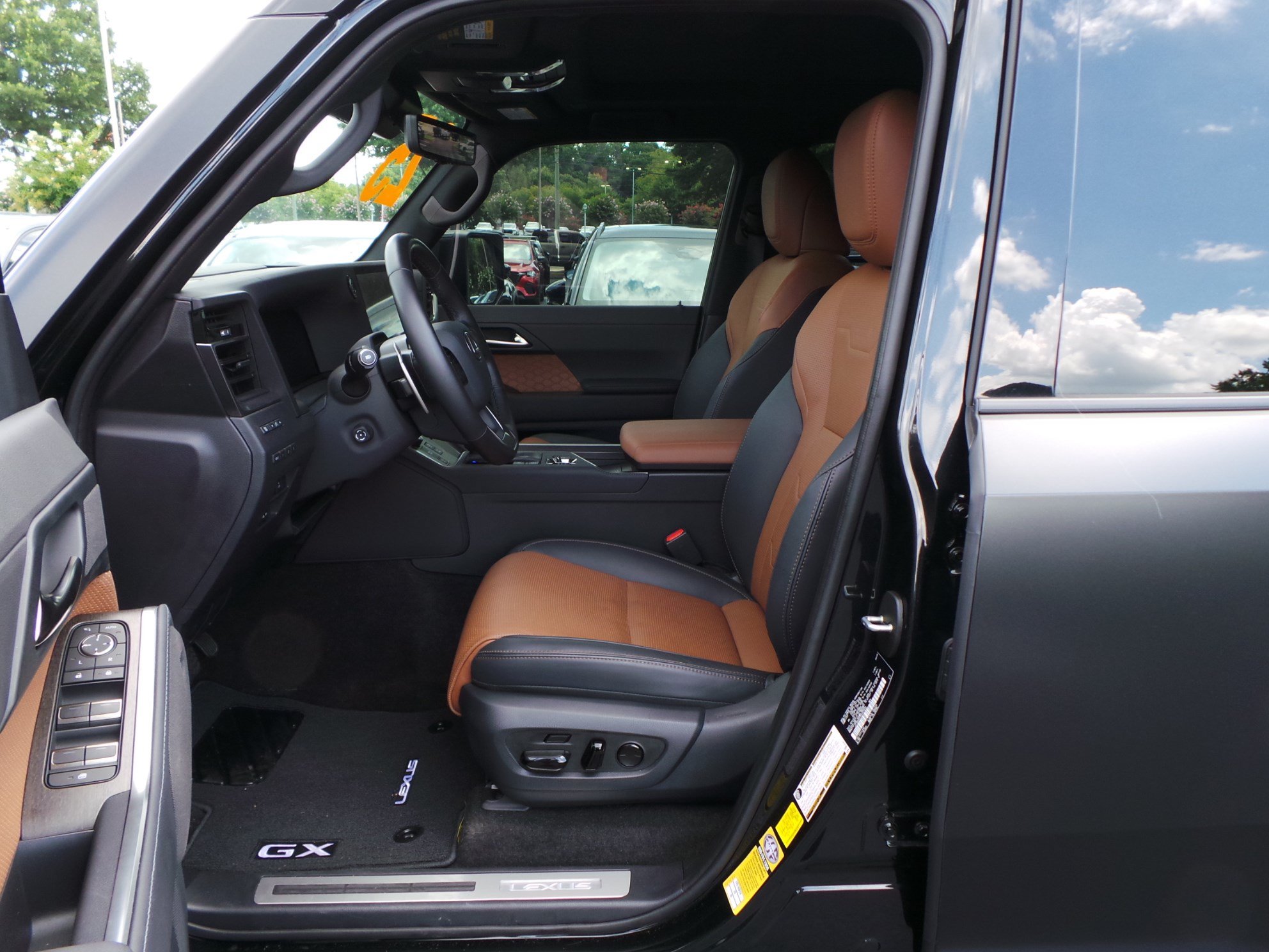 Used 2025 Lexus GX 550 w/ Cold Area Package AWD/4WD image 35
