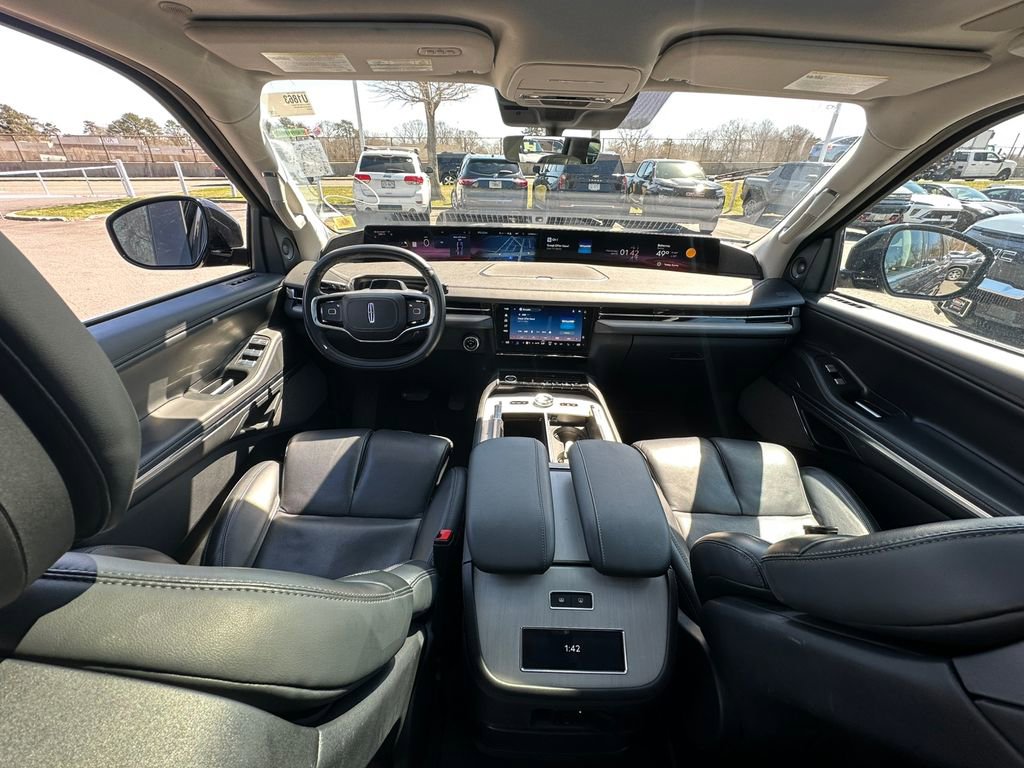 Used 2025 Lincoln Navigator Reserve AWD/4WD image 17