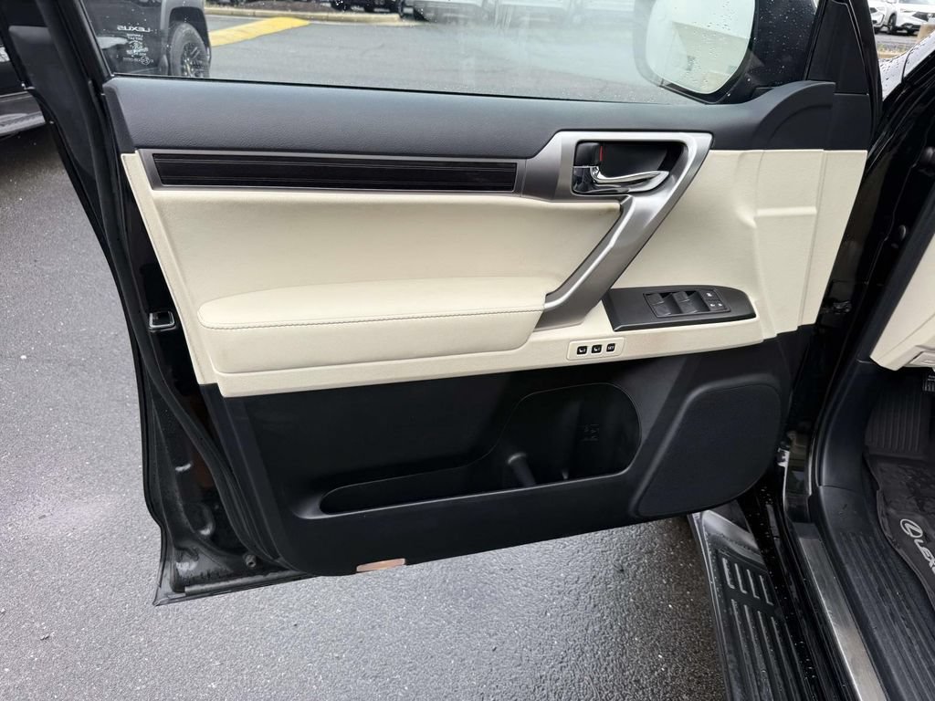 Used 2023 Lexus GX 460 Premium w/ Premium Package AWD/4WD image 12