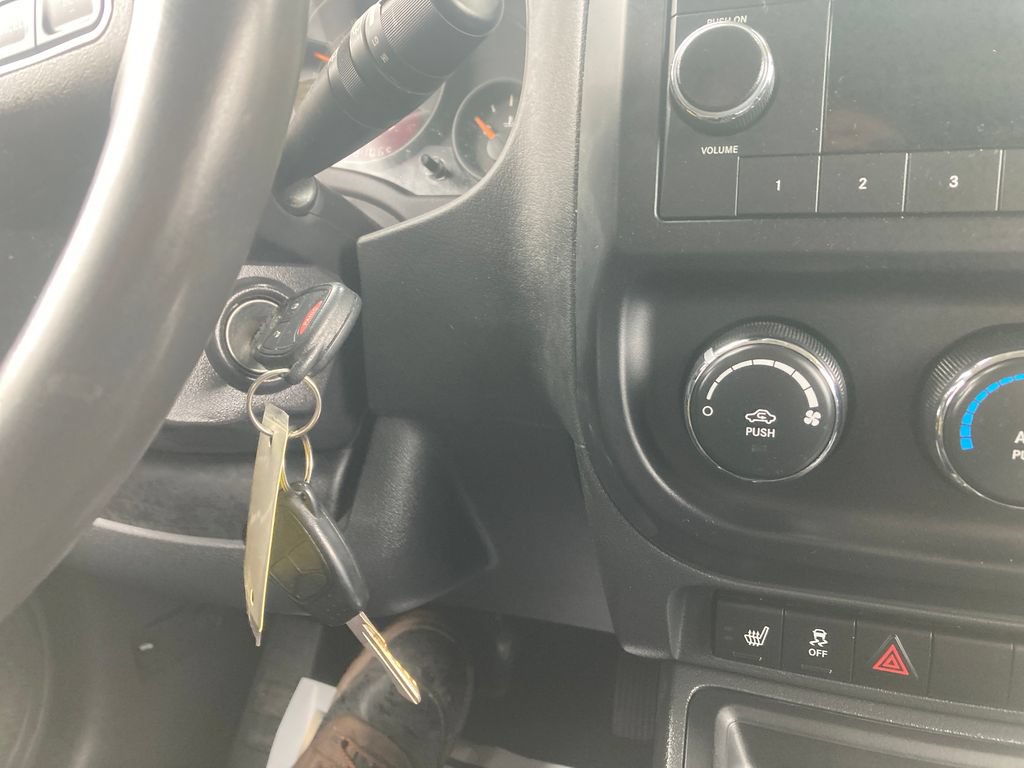 Used 2015 Jeep Patriot High Altitude AWD/4WD image 22