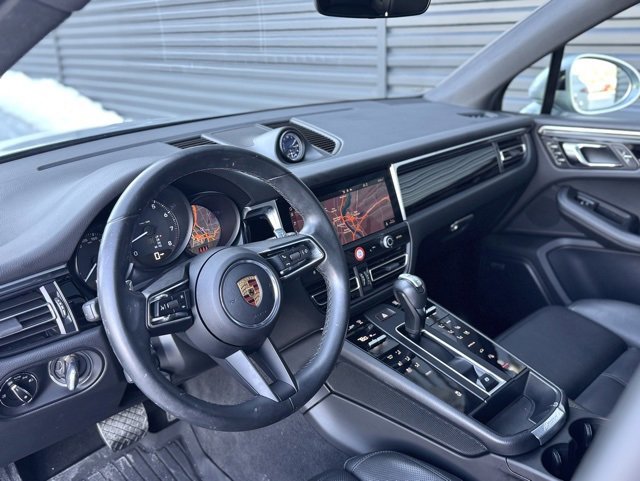 Certified 2022 Porsche Macan image 4