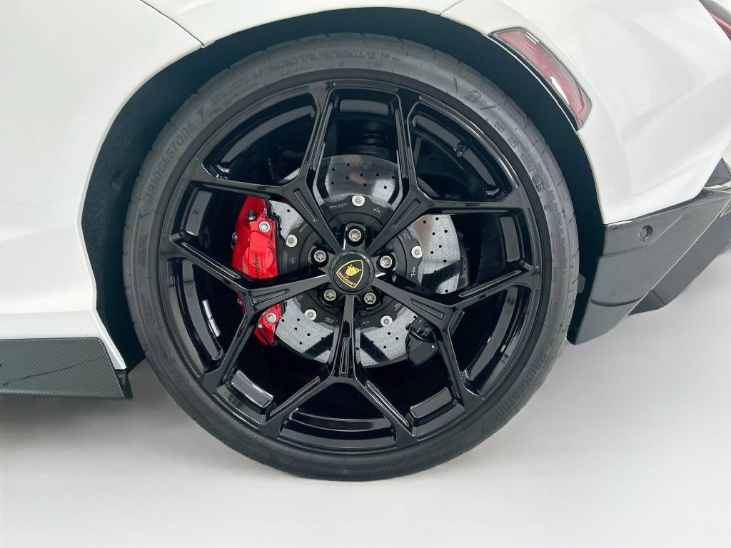 Used 2025 Lamborghini Revuelto AWD/4WD image 26