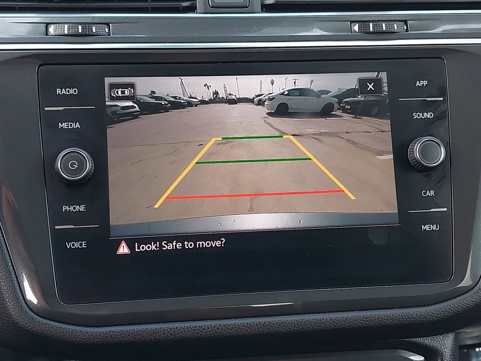 Used 2022 Volkswagen Tiguan SE image 25