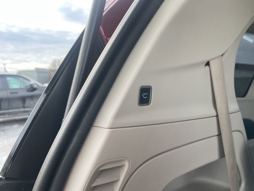 Used 2017 Chrysler Pacifica Touring w/ Tire & Wheel Group image 32