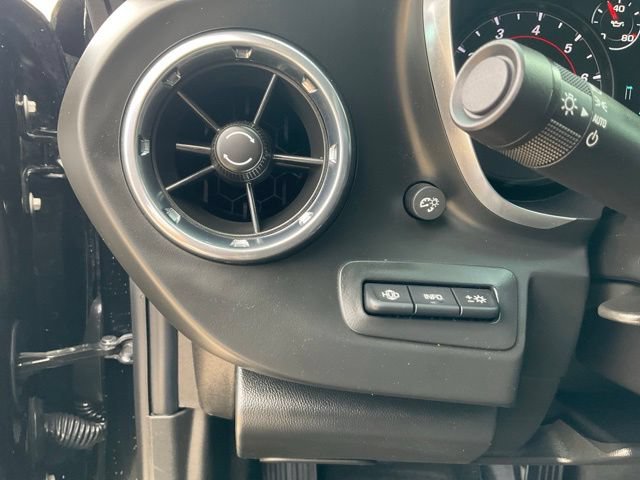Used 2018 Chevrolet Camaro SS RWD image 9