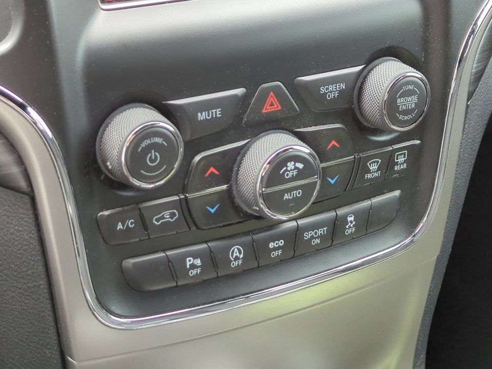 Used 2019 Jeep Grand Cherokee Laredo w/ Security & Convenience Group AWD/4WD image 26
