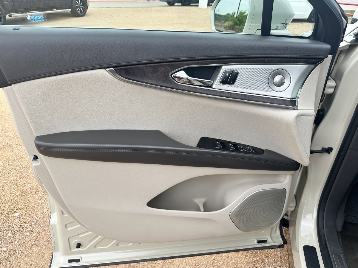 Used 2016 Lincoln MKX Reserve w/ Luxury Package FWD image 12