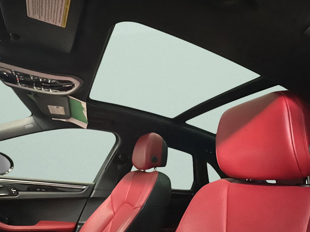 Used 2018 Porsche Macan S image 12