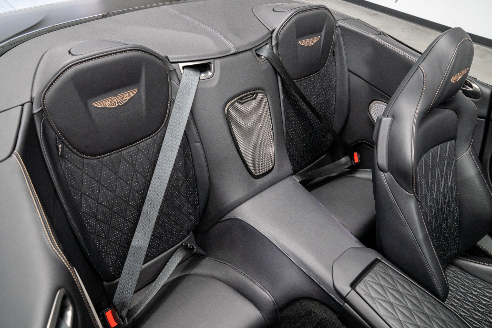 Used 2025 Aston Martin DB12 Convertible RWD image 35