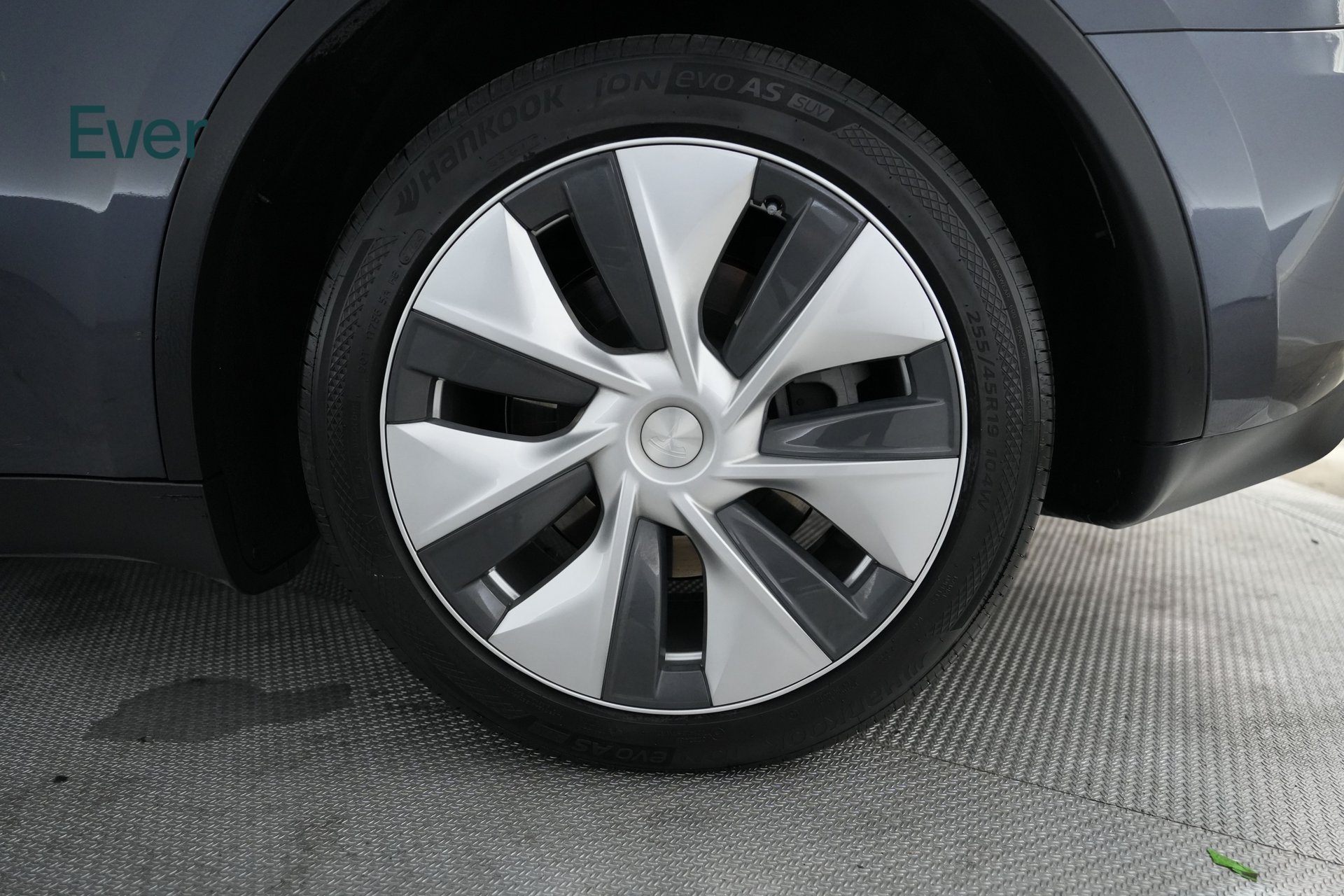Used 2023 Tesla Model Y Long Range AWD/4WD image 9