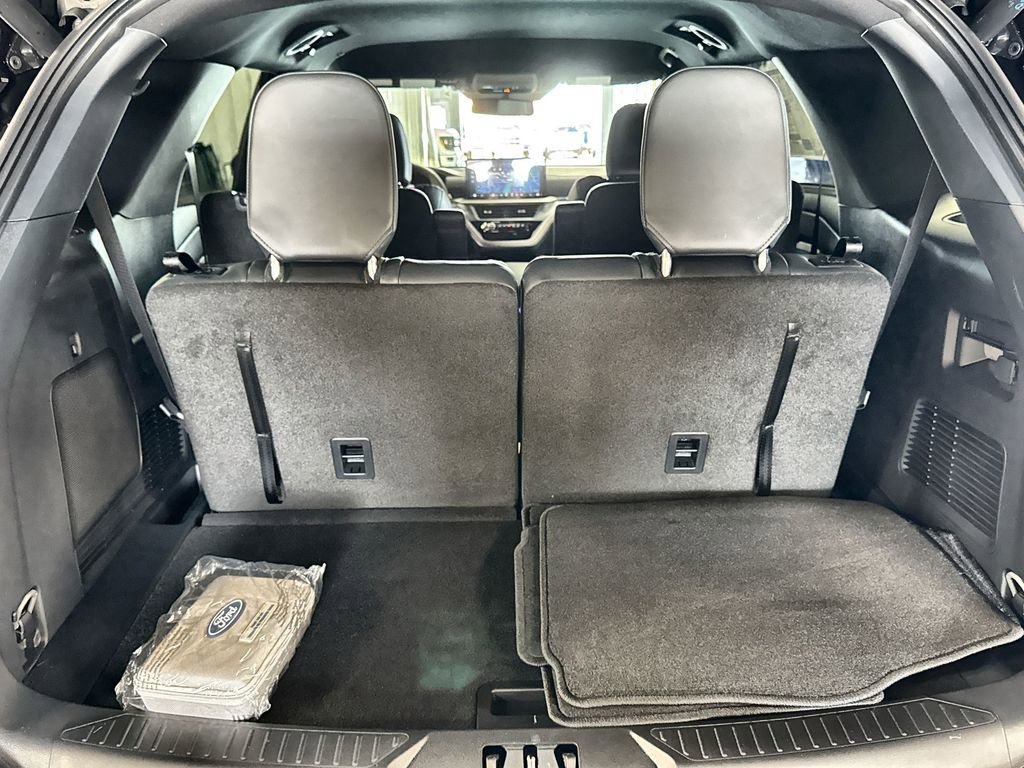 New 2026 Ford Explorer ST-Line w/ ST-Line Street Pack image 29