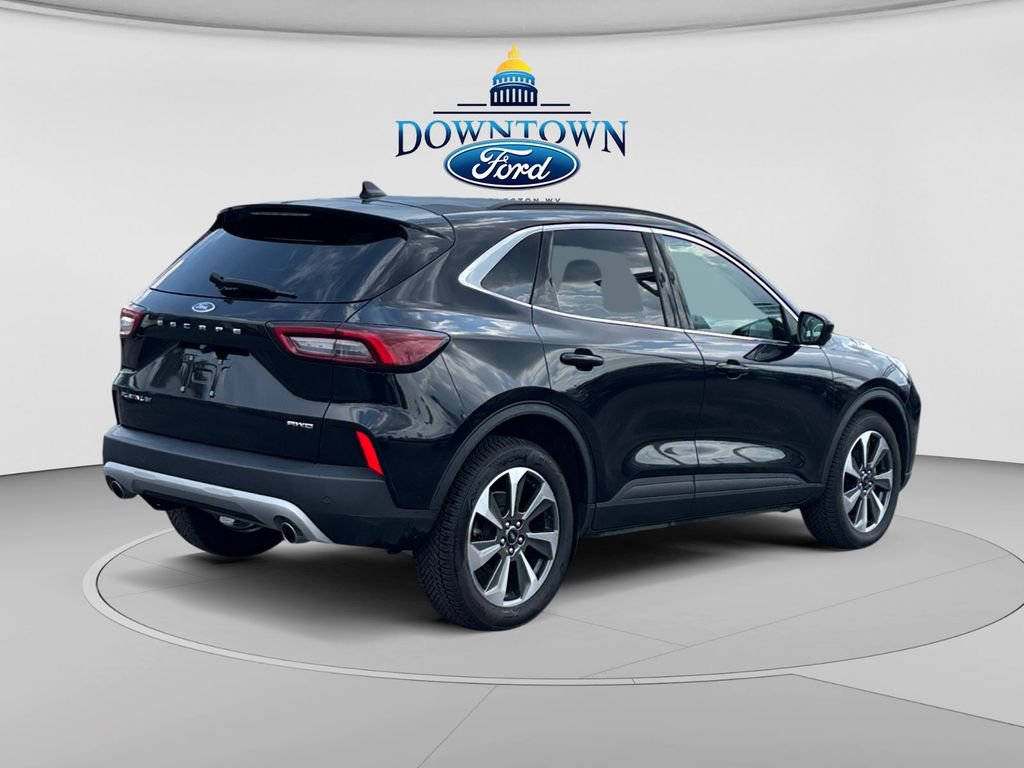 Used 2023 Ford Escape Platinum AWD/4WD image 3