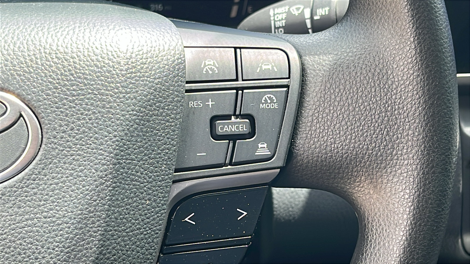 Used 2025 Toyota Camry LE FWD image 18