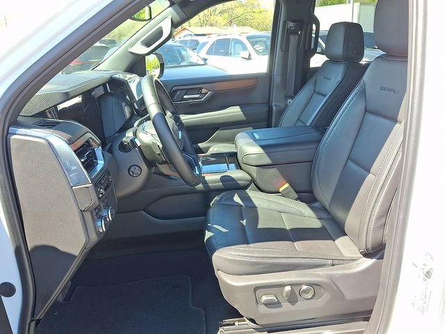 Used 2025 GMC Yukon Denali image 11