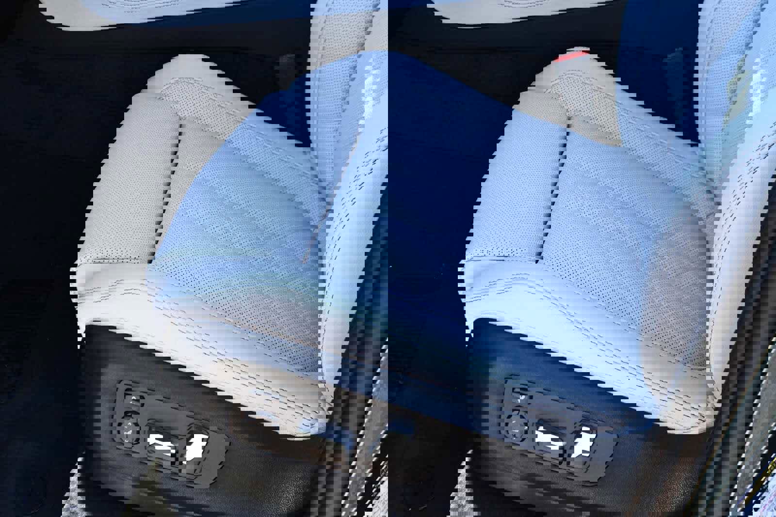 New 2026 BMW X5 xDrive50e w/ Premium Package image 17