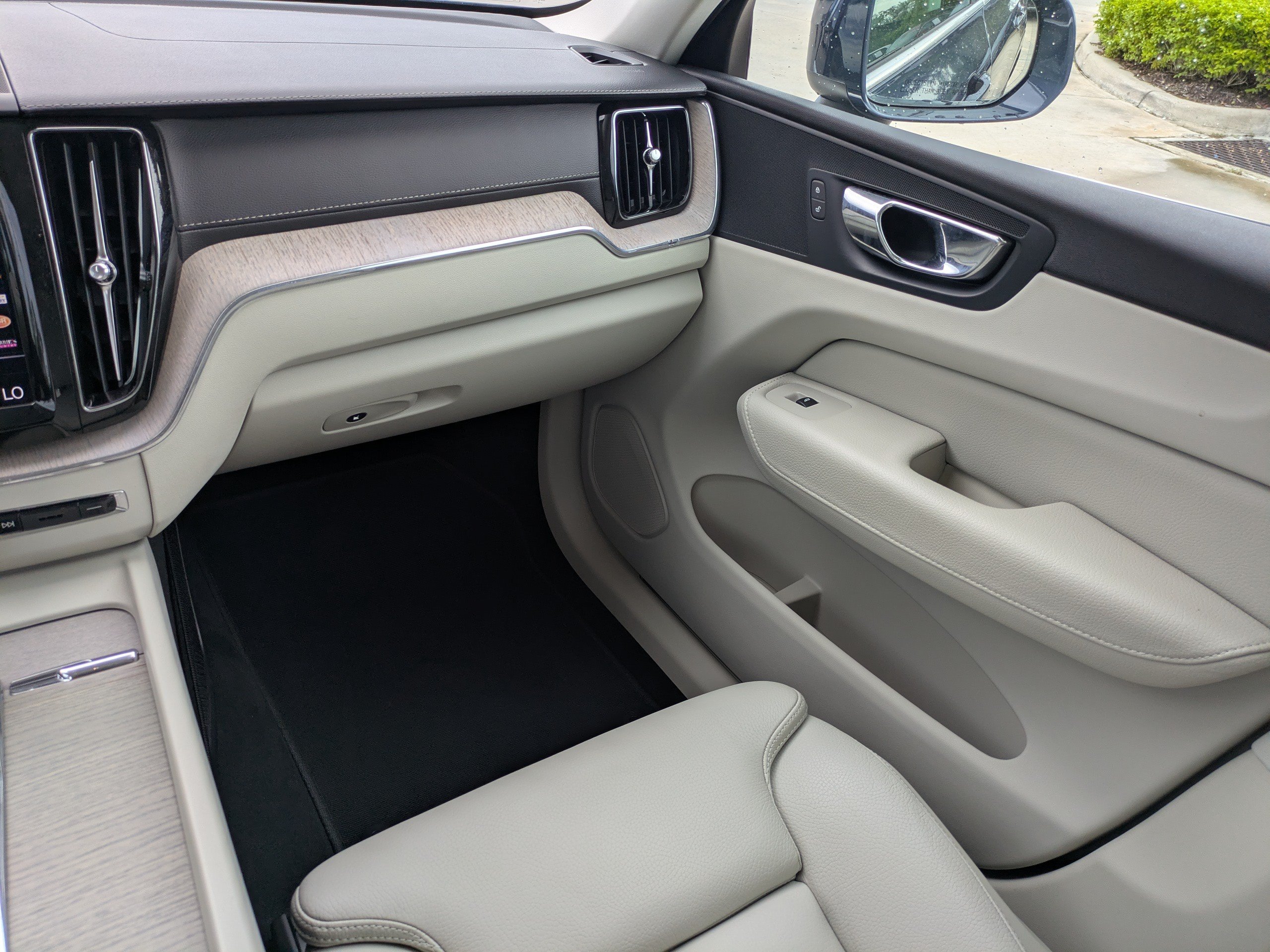 Used 2018 Volvo XC60 T5 Inscription w/ Convenience Package AWD/4WD image 16