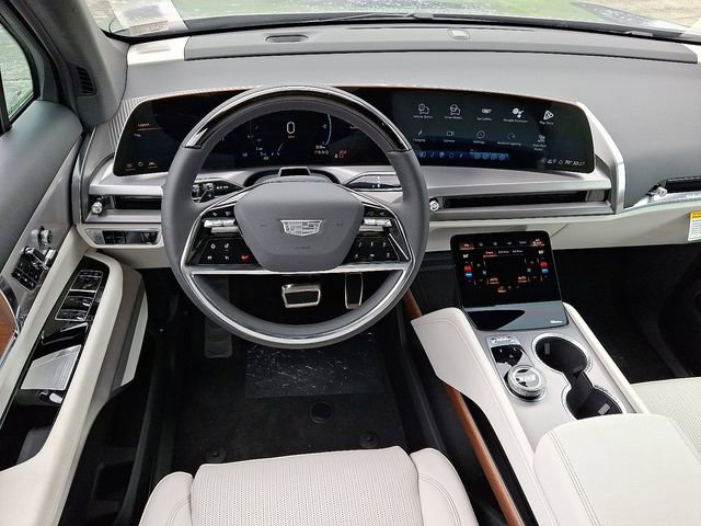 New 2026 Cadillac Vistiq Luxury w/ LPO, Floor Liner Package image 5