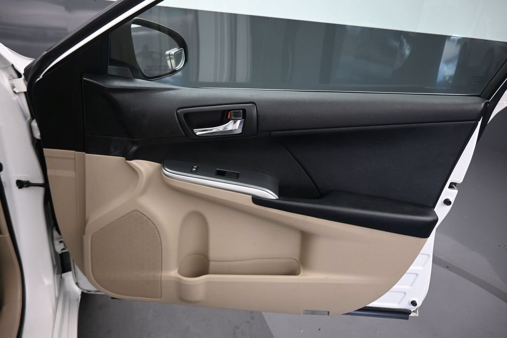 Used 2012 Toyota Camry LE FWD image 35