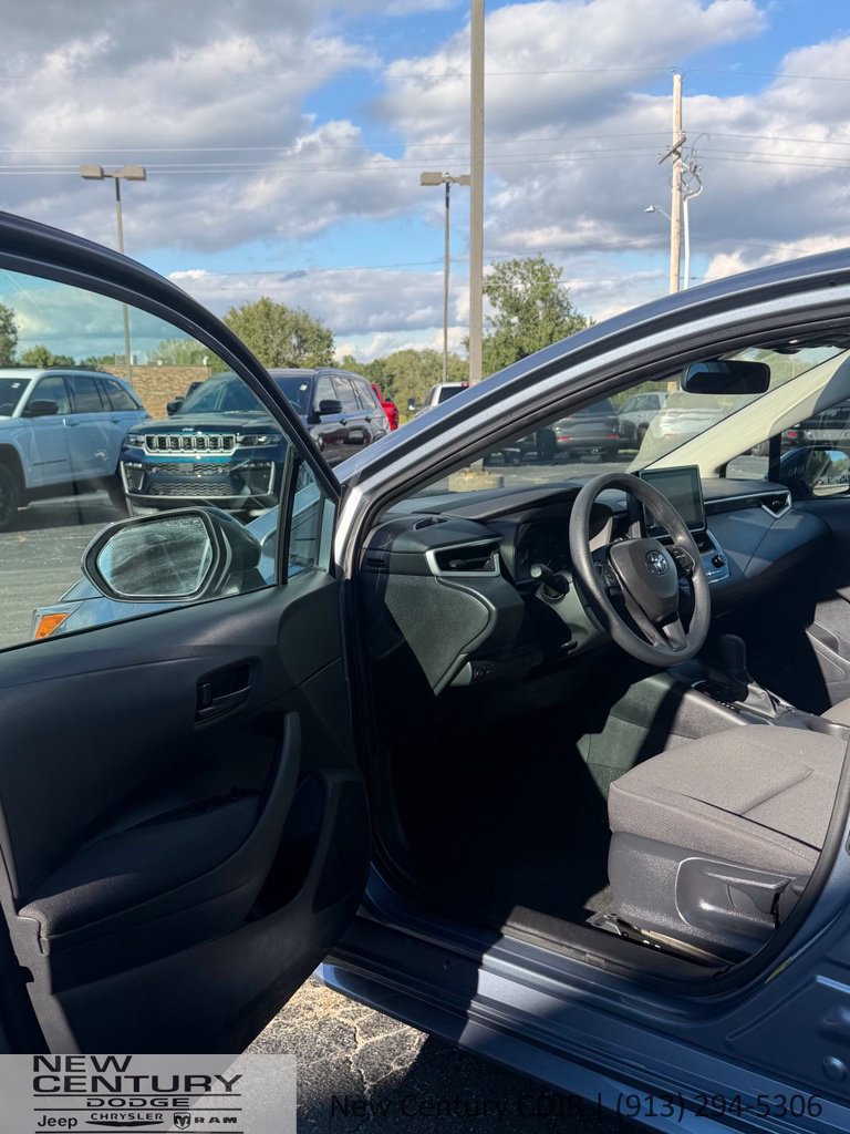 Used 2025 Toyota Corolla LE FWD image 10