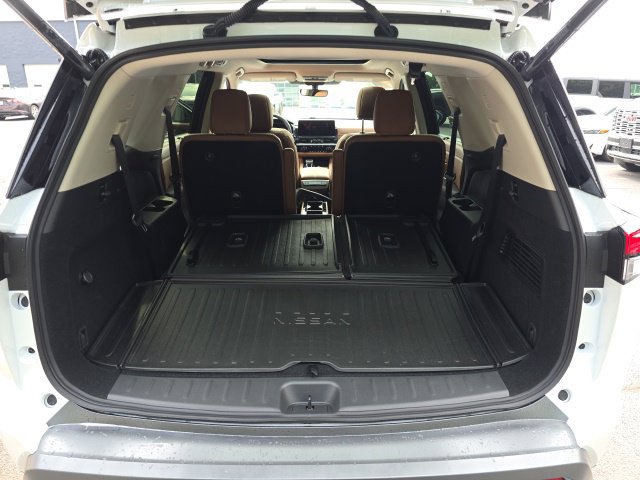 New 2026 Nissan Pathfinder Platinum AWD/4WD image 17