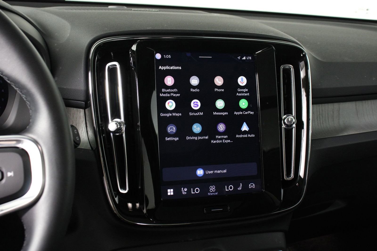 Certified 2025 Volvo XC40 B5 Plus AWD/4WD image 9